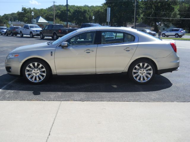 2010 Lincoln MKS Green