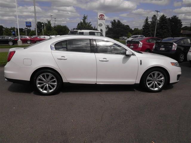 2010 Lincoln MKS Base