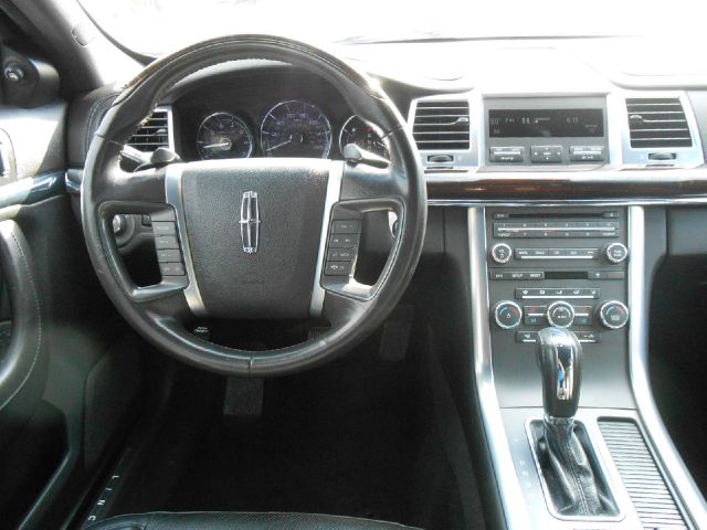 2011 Lincoln MKS Green