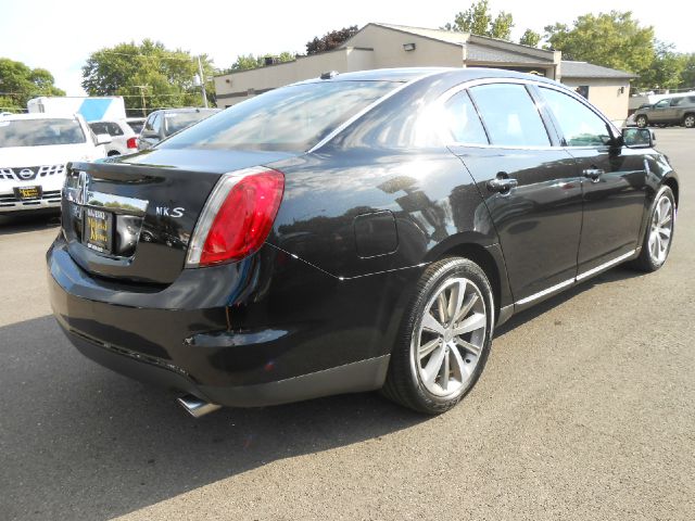 2011 Lincoln MKS Green