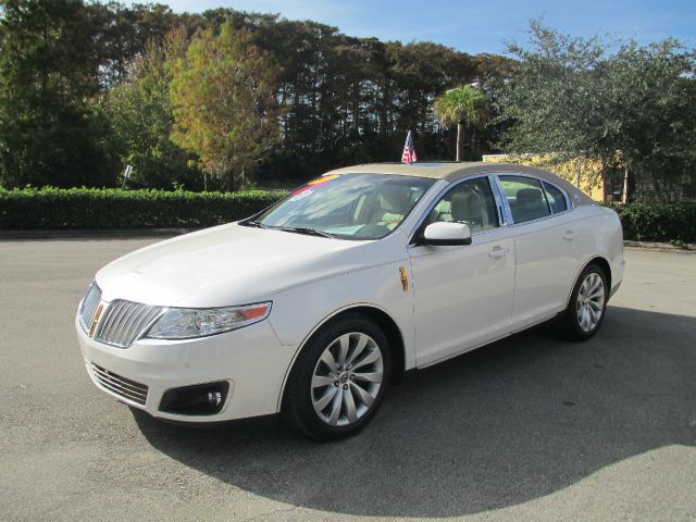 2011 Lincoln MKS Green