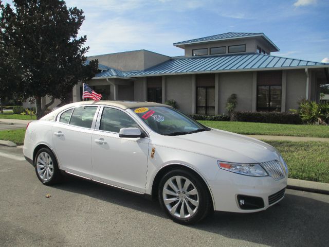 2011 Lincoln MKS Green