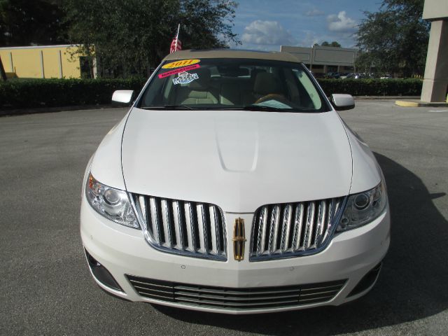 2011 Lincoln MKS Green