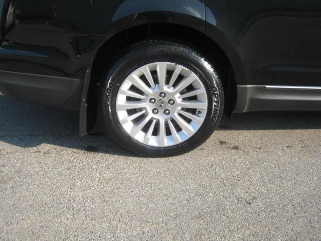 2010 Lincoln MKT Base