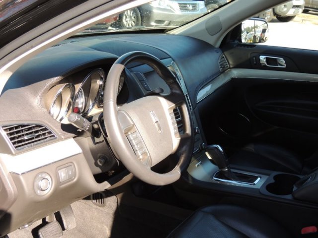 2010 Lincoln MKT Base