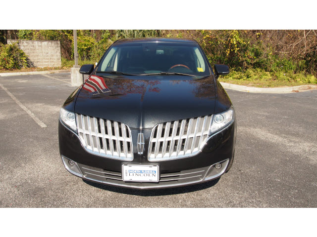 2010 Lincoln MKT Base