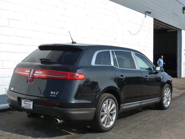 2010 Lincoln MKT Base