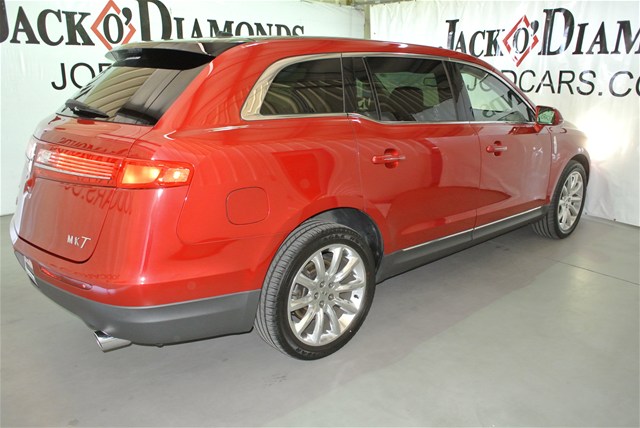 2010 Lincoln MKT Base