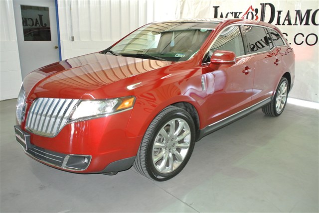 2010 Lincoln MKT Base