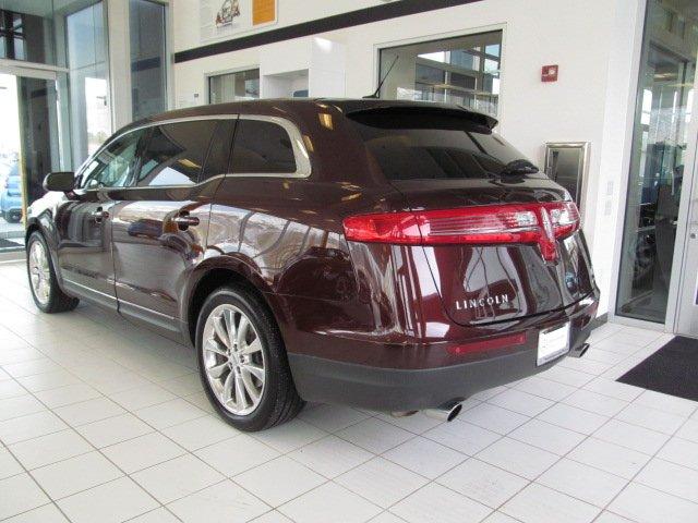 2010 Lincoln MKT Base