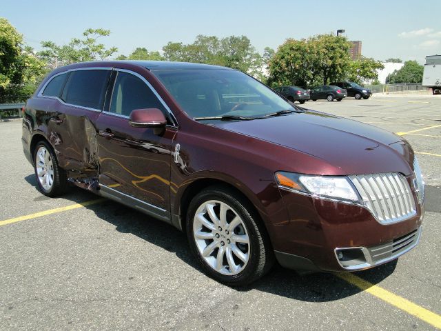 2011 Lincoln MKT Green