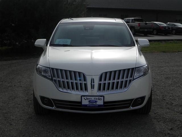 2012 Lincoln MKT Deluxe Sport