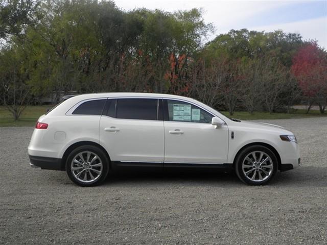 2012 Lincoln MKT Deluxe Sport