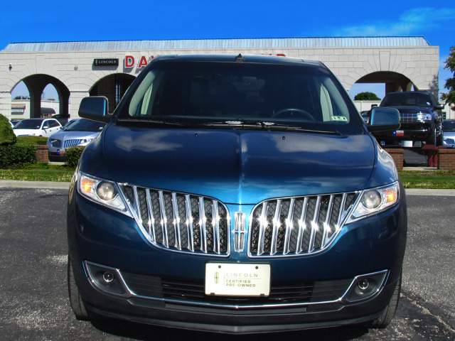 2011 Lincoln MKX Base