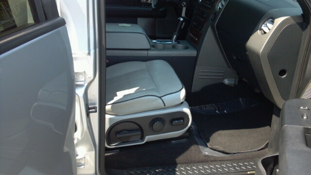 2006 Lincoln Mark LT Base