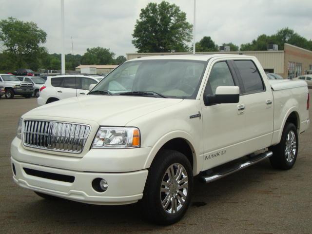 2008 Lincoln Mark LT 4+4