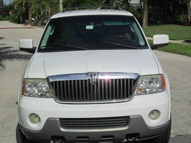 2003 Lincoln Navigator CXL - AWD 7-pass At Brookville