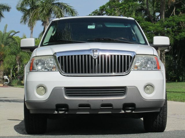 2003 Lincoln Navigator CXL - AWD 7-pass At Brookville