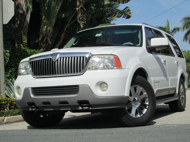 2003 Lincoln Navigator CXL - AWD 7-pass At Brookville