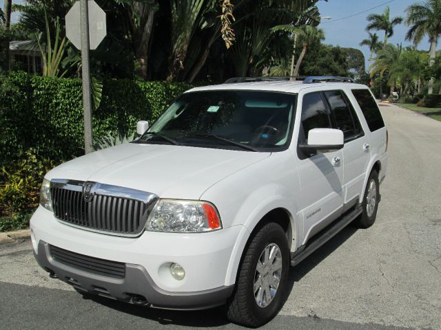 2003 Lincoln Navigator CXL - AWD 7-pass At Brookville