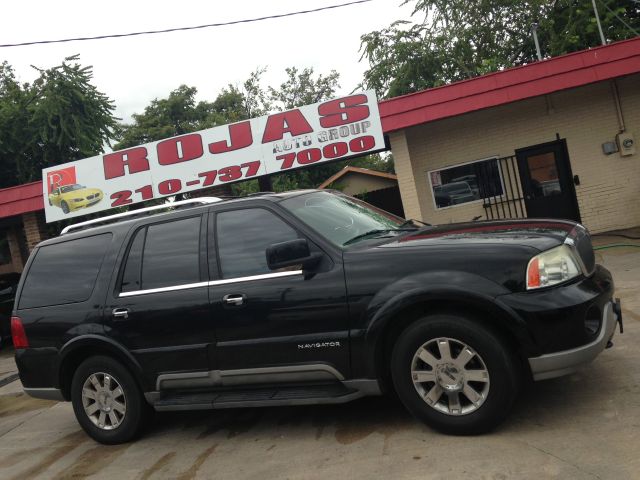 2003 Lincoln Navigator CXL - AWD 7-pass At Brookville