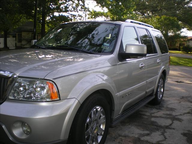 2004 Lincoln Navigator GLS PZEV