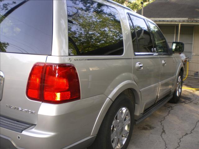 2004 Lincoln Navigator GLS PZEV