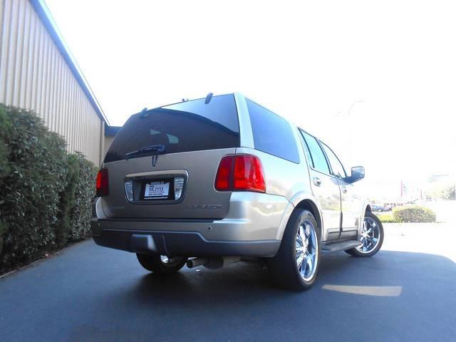 2004 Lincoln Navigator Coupe