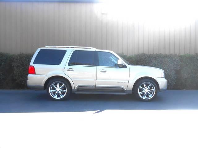 2004 Lincoln Navigator Coupe