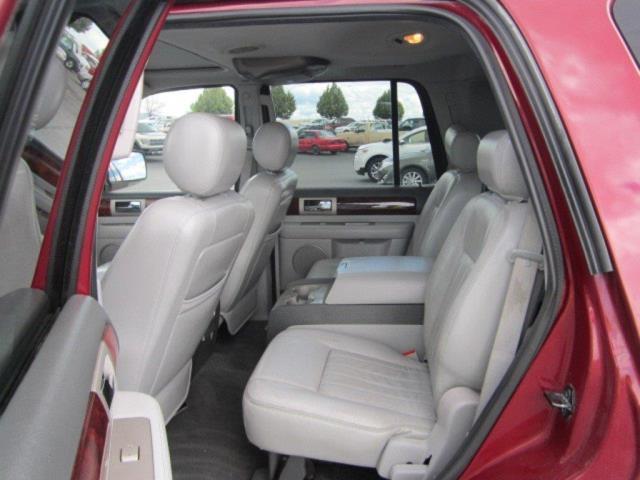 2004 Lincoln Navigator R25