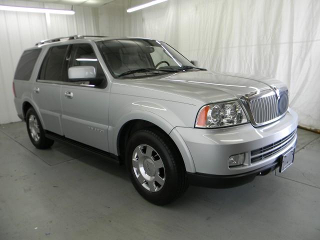 2005 Lincoln Navigator 2 Dr SC2 Coupe