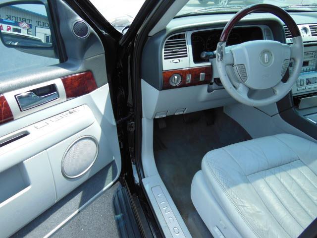 2005 Lincoln Navigator Coupe