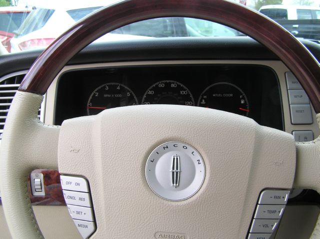 2005 Lincoln Navigator 2dr Coupe Convertible