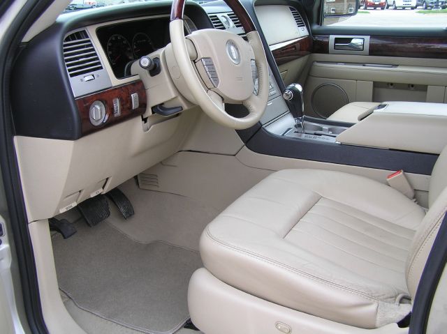 2005 Lincoln Navigator 2dr Coupe Convertible