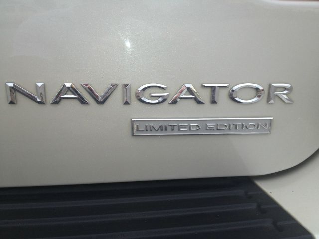 2005 Lincoln Navigator 2dr Coupe Convertible