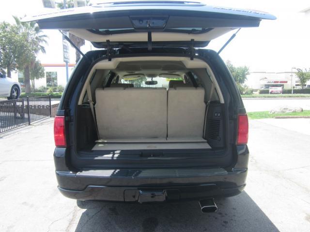 2005 Lincoln Navigator Coupe