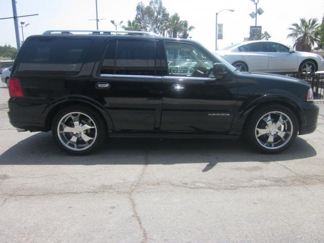 2005 Lincoln Navigator Coupe