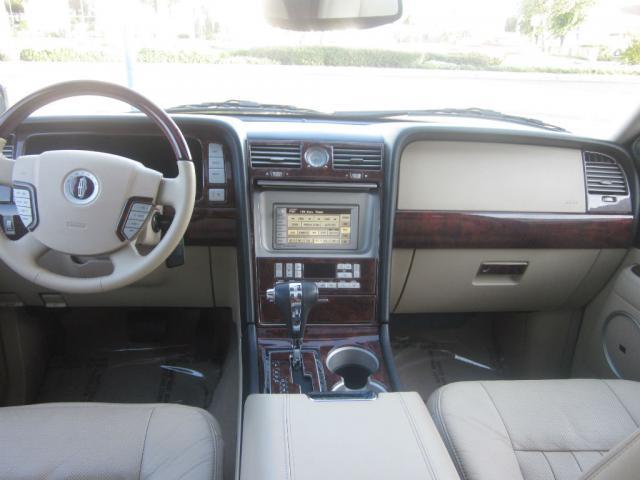 2005 Lincoln Navigator Coupe