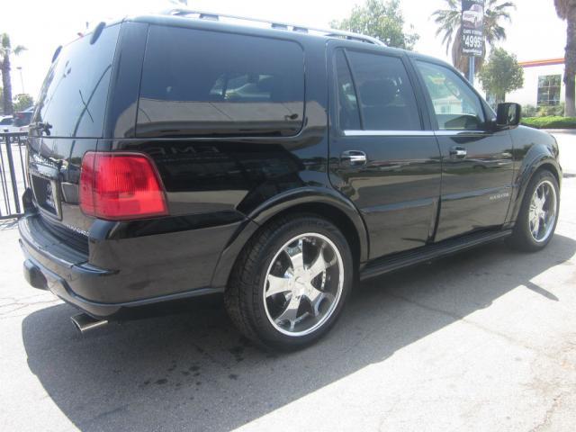 2005 Lincoln Navigator Coupe