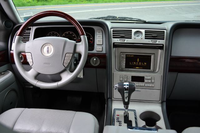 2006 Lincoln Navigator QUAD CAB Sport 1500 Down