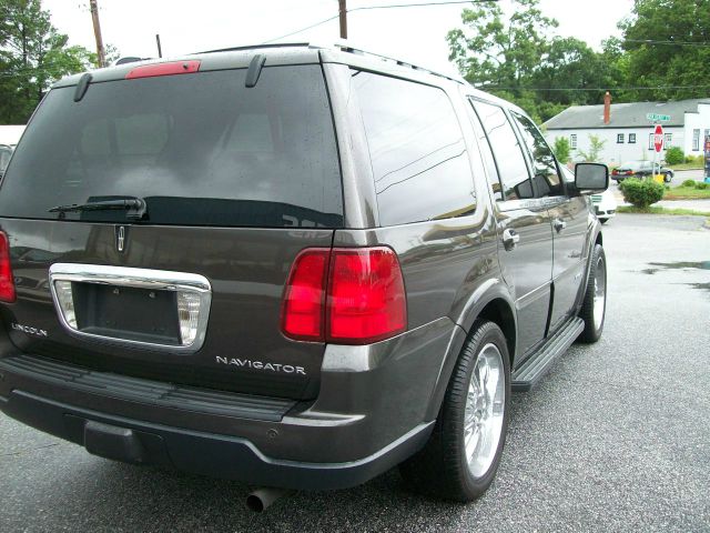 2006 Lincoln Navigator 2WD 4dr V6 SE SUV