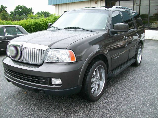 2006 Lincoln Navigator 2WD 4dr V6 SE SUV