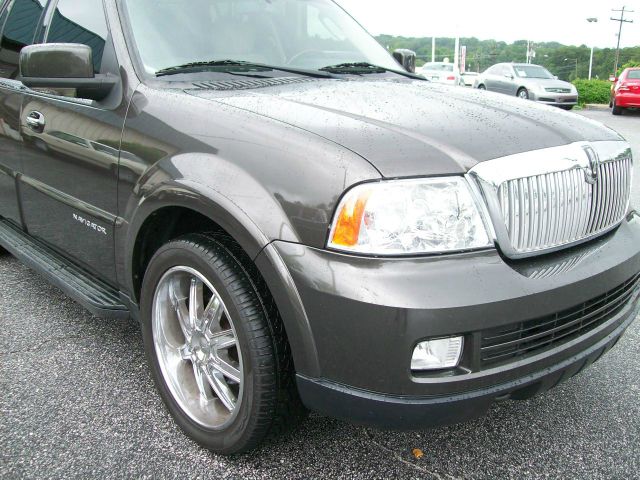 2006 Lincoln Navigator 2WD 4dr V6 SE SUV