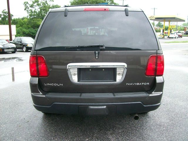 2006 Lincoln Navigator 2WD 4dr V6 SE SUV