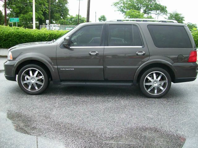 2006 Lincoln Navigator 2WD 4dr V6 SE SUV