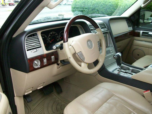 2006 Lincoln Navigator 2WD 4dr V6 SE SUV