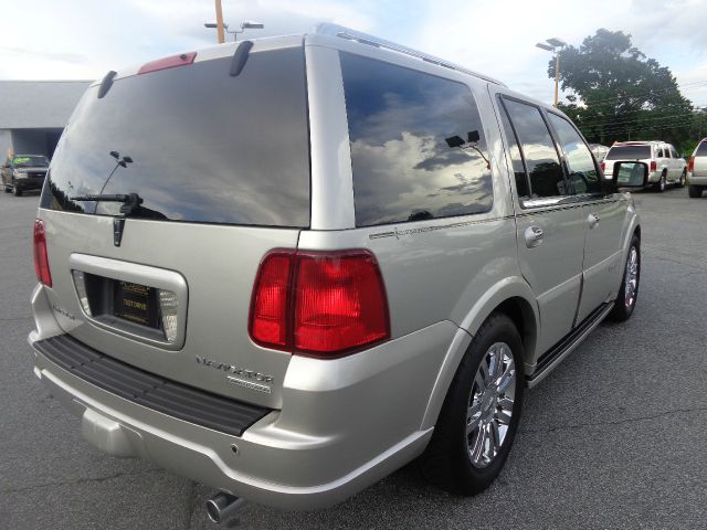 2006 Lincoln Navigator 2WD 4dr V6 SE SUV