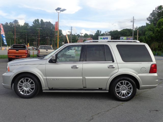 2006 Lincoln Navigator 2WD 4dr V6 SE SUV