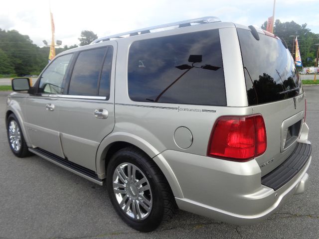 2006 Lincoln Navigator 2WD 4dr V6 SE SUV