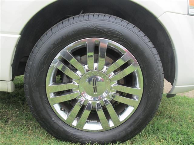 2007 Lincoln Navigator LX FWD Sedan